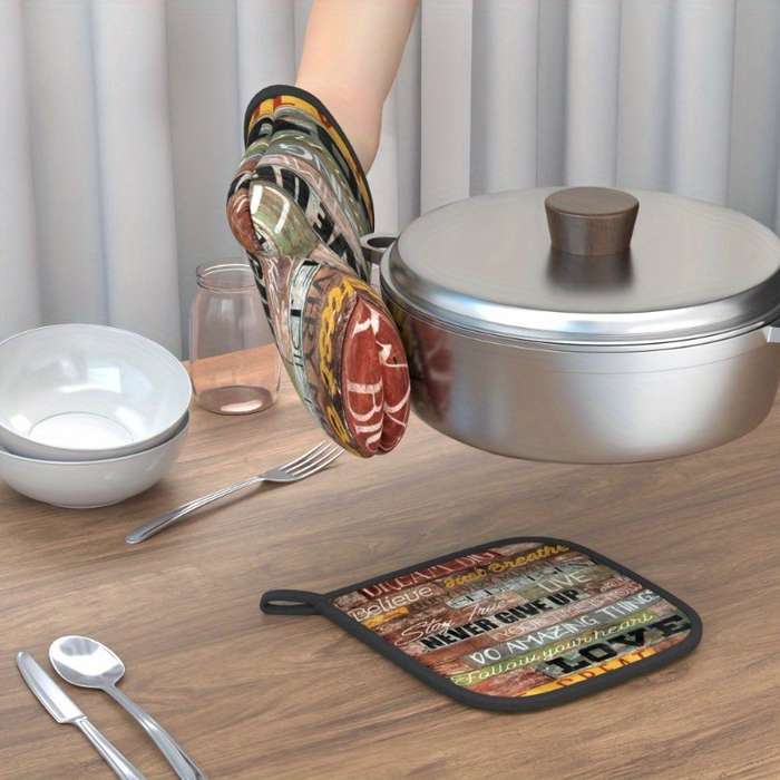 2pcs Vintage Bookshelf Oven Mitts Pot Holders Heat Resistant Red Brown Wooden Design with