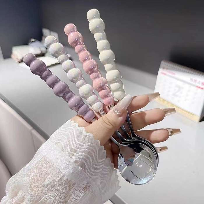 4pcs Cute Girl Style Pearl Spoon Four Packs Random Hair