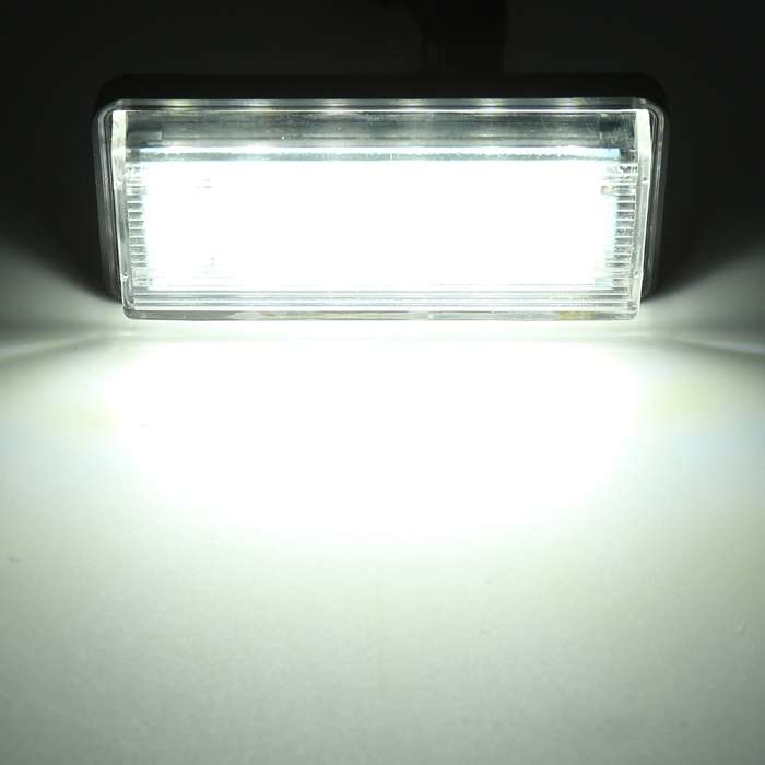 2 PCS DC12V / 1.5W/ 6000K / 100LM Car LED License Plate Light 18LEDs SMD-3528 Lamps for Lexus(White