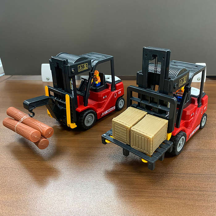 One Battery - 1/24 2.4G 11CH Alloy RC Heavy Forklift Crane Car Lifting Music Spray Scene Simulation