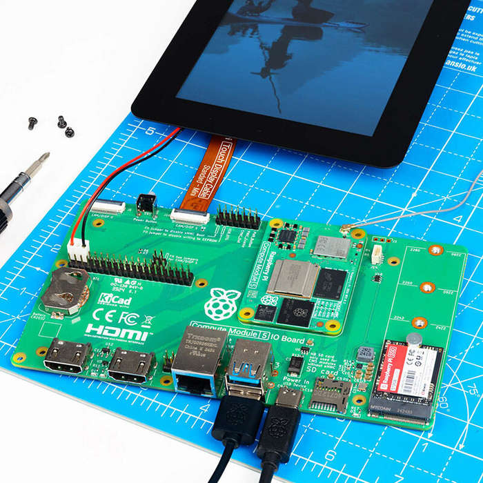 Green - Raspberry Pi Compute Module 5 IO Expansion Board CM5IO M.2M Key PCIe Socket with Rich Interf
