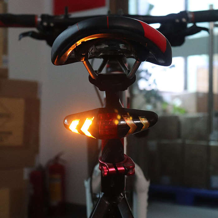 White - Wireless Rear Lamp Smart Bike Taillight Remote Turn Signal Lights Bicycle LED Taillight Easi