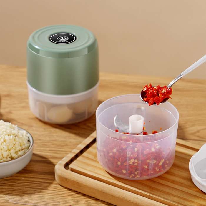 Green - 100ML Multifunctional Garlic Grinder Mini Garlic Paste Machine Household Electric Garlic Pou