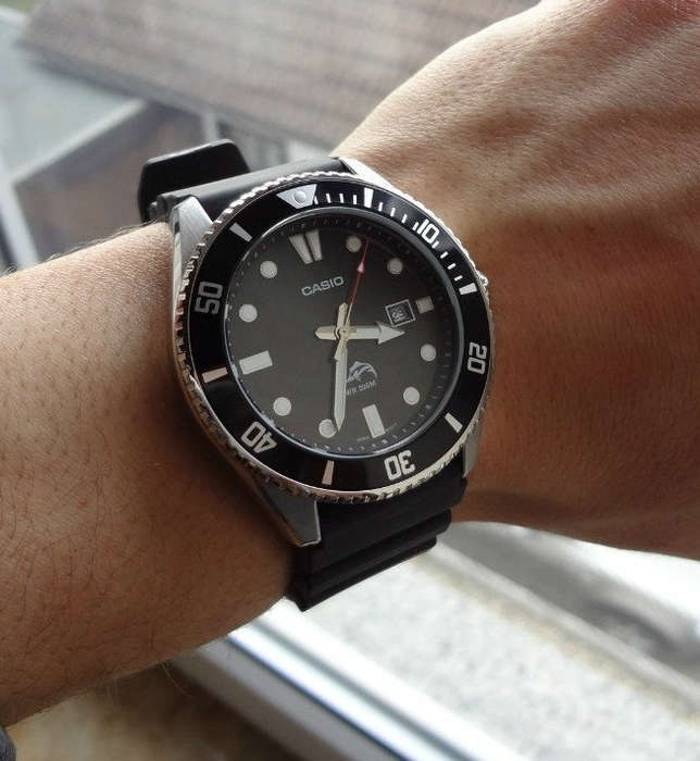 Casio Duro 200m Dive Watch (MDV-106-1AV)