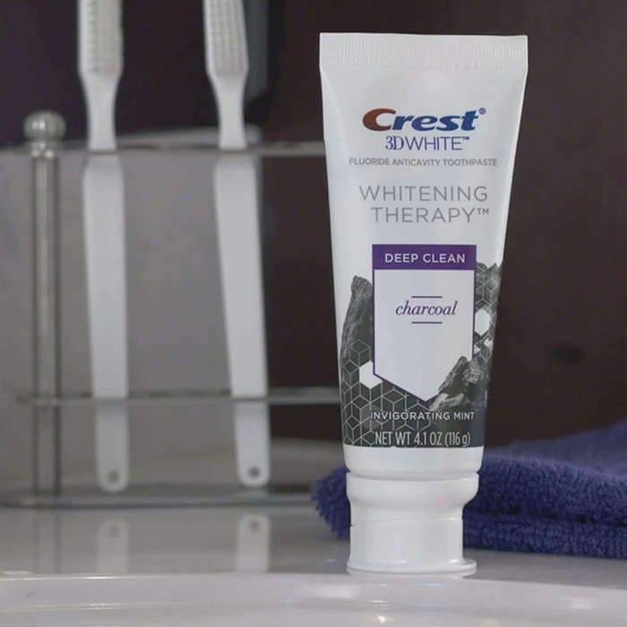 Crest Charcoal 3D White Deep Clean Whitening Toothpaste - 116g (Pack of 3)