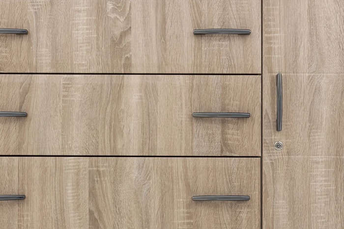 Wood Chest of Drawers in Oak