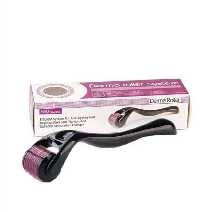 540 Titanium Microneedle Derma Roller 0.5mm - Black & Purple
