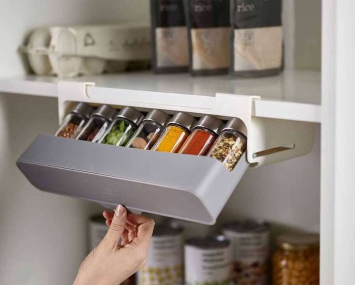Under Shelf Spice Rack with 6 Jars