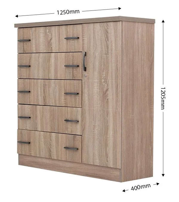 Wood Chest of Drawers in Oak
