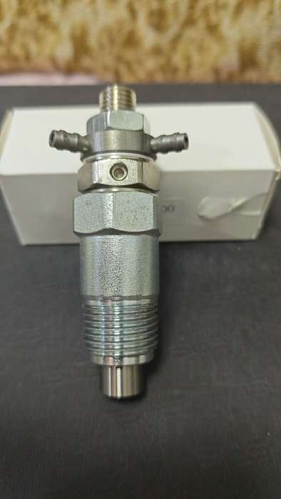 1 pc Fuel Injector Assy 19667-53000 Compatible with Kubota G4200H G5200H G6200H