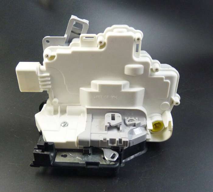 Door Lock Latch Actuator Driver Side For VW Passat Touareg Audi A4 A5 Quattro Q5