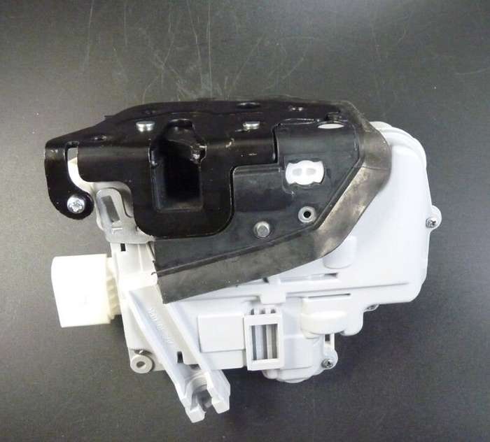 Door Lock Latch Actuator Driver Side For VW Passat Touareg Audi A4 A5 Quattro Q5