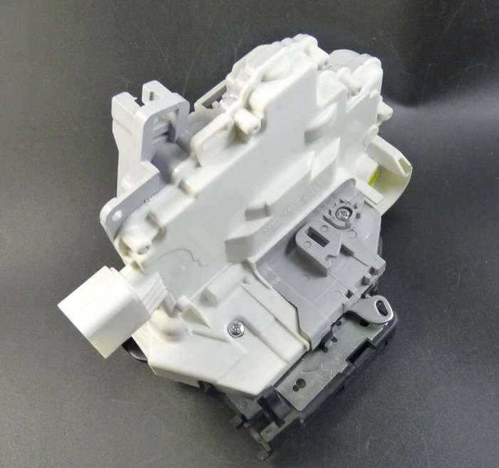 Door Lock Latch Actuator Driver Side For VW Passat Touareg Audi A4 A5 Quattro Q5