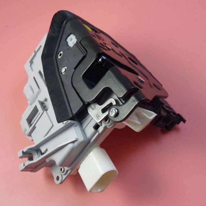 New Front Right Door Lock Latch For Passat B6 3C 2006-2011 Touareg Audi A4 TT