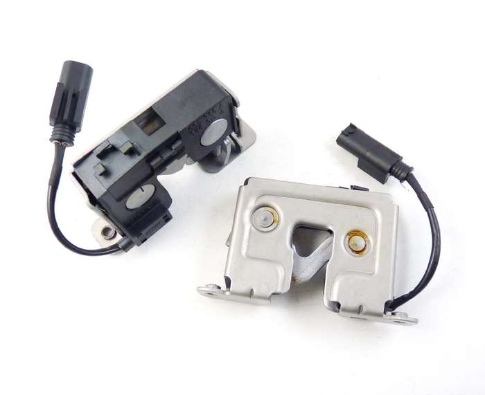 2Pcs Hood Lock For BMW 128i 135i 325i 330i 330xi 528i 530i 545i M3 51237008755
