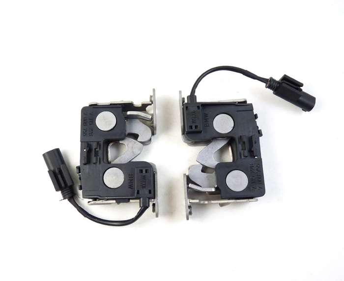 2Pcs Hood Lock For BMW 128i 135i 325i 330i 330xi 528i 530i 545i M3 51237008755
