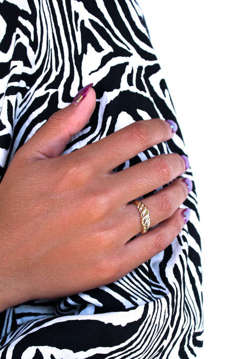 9ct Gold Ribbed Croissant Ring