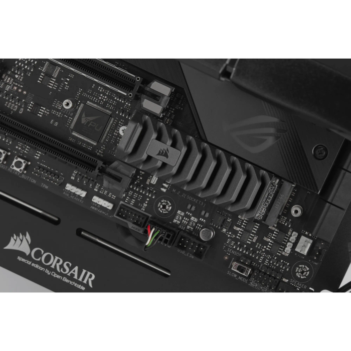 Corsair MP600 PRO XT 4TB M.2 NVMe SSD - Read Up To 7100MB/s