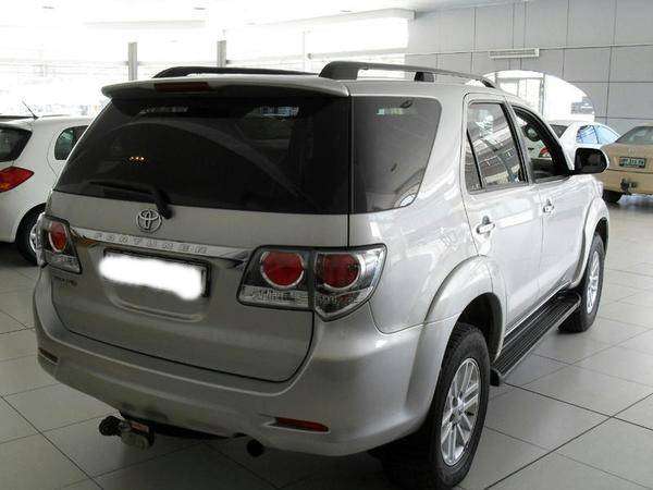 2011 2012 2013 2014 2015 TOYOTA FORTUNER 4X4 11-15 Tail Lamp Rear Light Passenger Side Black