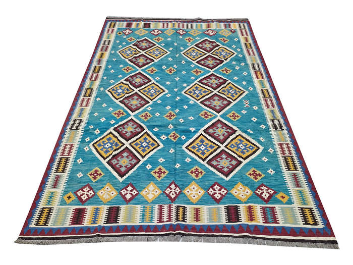 Beautiful Handwoven woolen Kilim Rug 305 x 248 cm