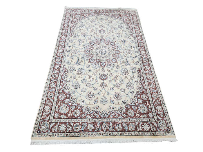 Stunning Nain Persian Carpet 207 x 124 CM