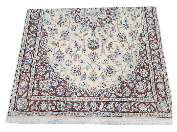 Stunning Nain Persian Carpet 207 x 124 CM
