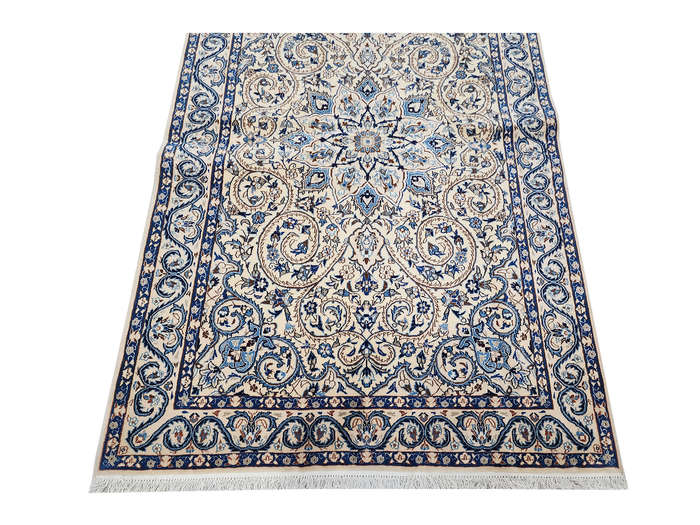 Stunning Nain Persian Carpet 198 x 123 CM