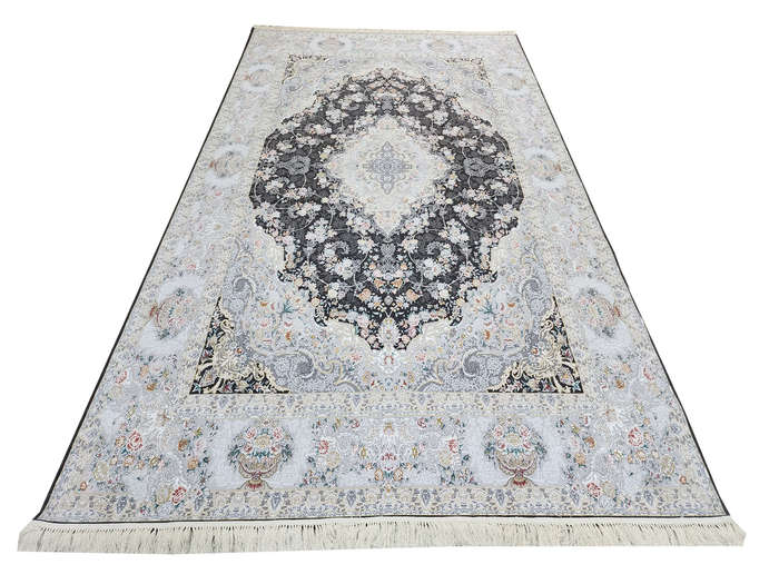 Fine Iranian Gilan carpet 400 x 300 cm