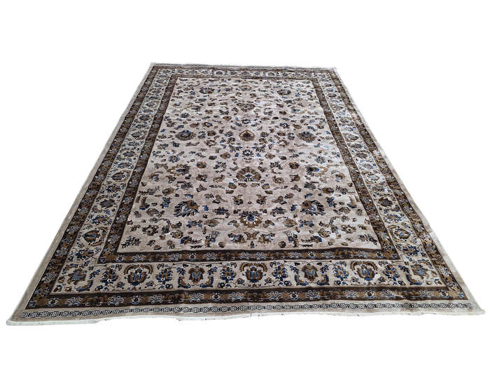 Beautiful Persian Style Machine Made Carpet 400 x 300 CM