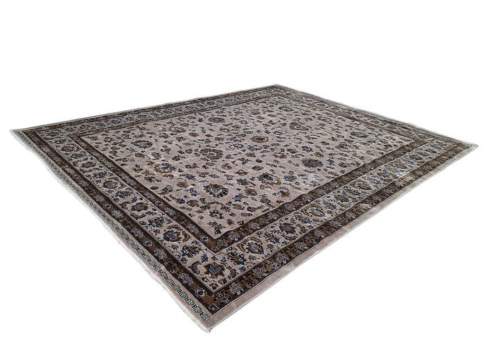 Beautiful Persian Style Machine Made Carpet 400 x 300 CM