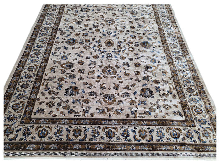 Beautiful Persian Style Machine Made Carpet 400 x 300 CM