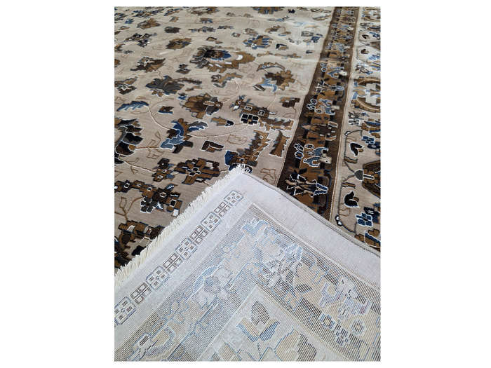 Beautiful Persian Style Machine Made Carpet 400 x 300 CM