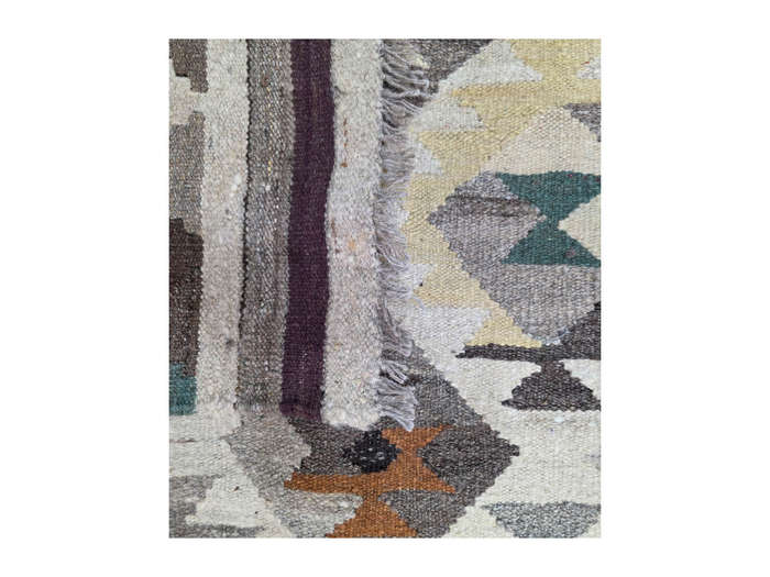 Fine Handwoven woolen Natural Kilim 203 x 152 cm