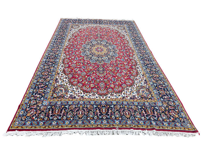 Beautiful Second-Hand Kashan Machine Made Carpet - 400 x 300 CM