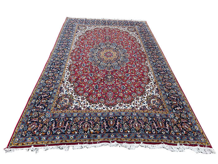 Beautiful Second-Hand Kashan Machine Made Carpet - 400 x 300 CM