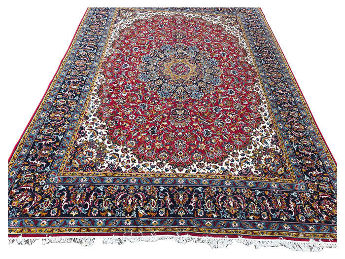 Beautiful Second-Hand Kashan Machine Made Carpet - 400 x 300 CM