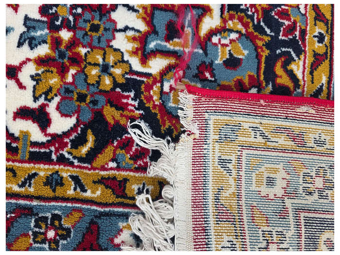 Beautiful Second-Hand Kashan Machine Made Carpet - 400 x 300 CM