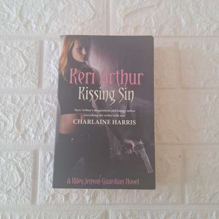 Kissing Sin - Keri Arthur