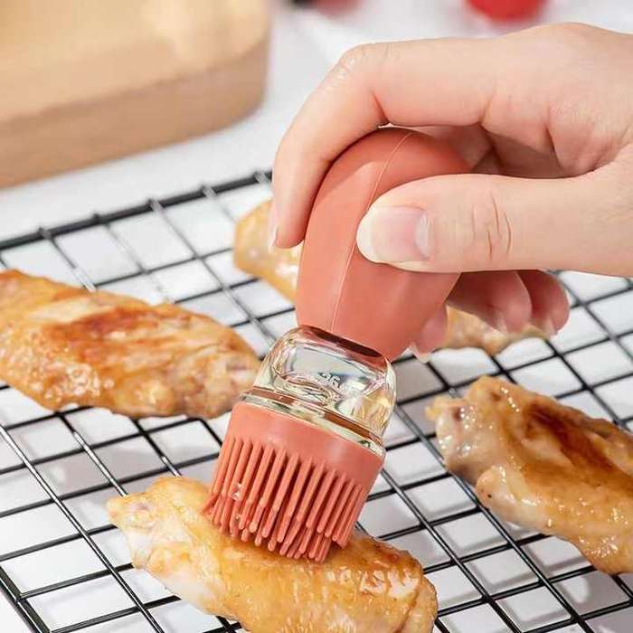 Glass Olive Oil Dispenser Brush 2 in 1 Portable Oil Dispenser Silicone Brush Quantitative Oil Bottle