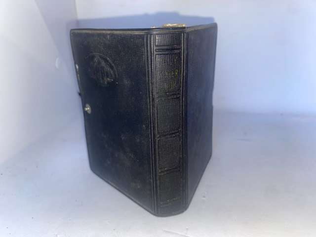 Siddur Avodat Israel, With English translation - Signal Publishing