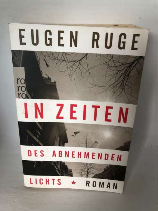 In Zeiten des abnehmenden Lichts, Roman einer Familie - Eugen Ruge