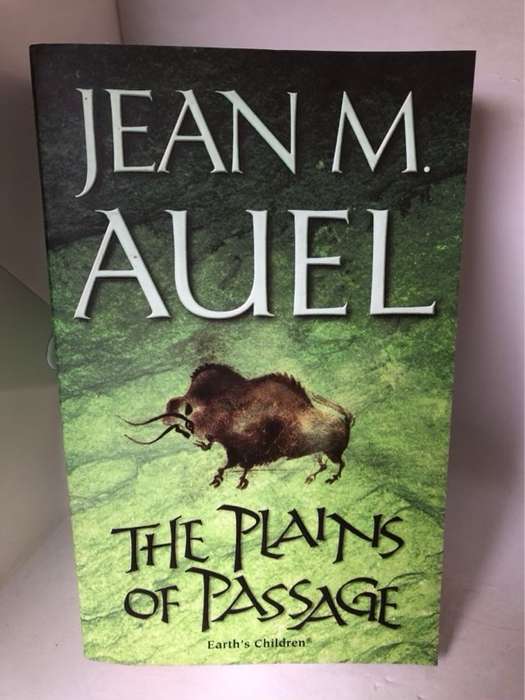 The Plains of Passage - Jean M. Auel
