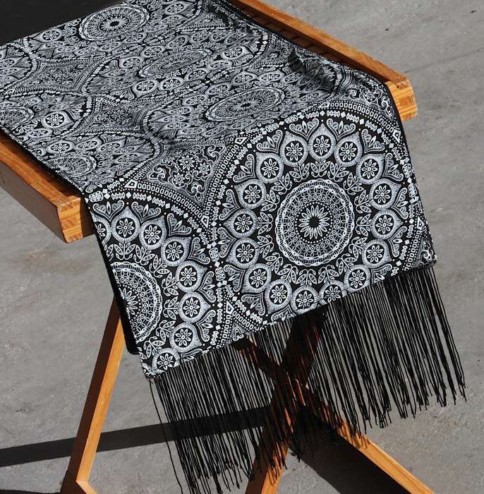 Phomello Table Runner