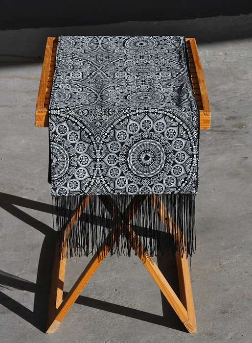 Phomello Table Runner