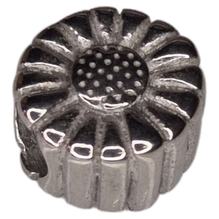 Bead in stainless steel, daisy design, 11mm