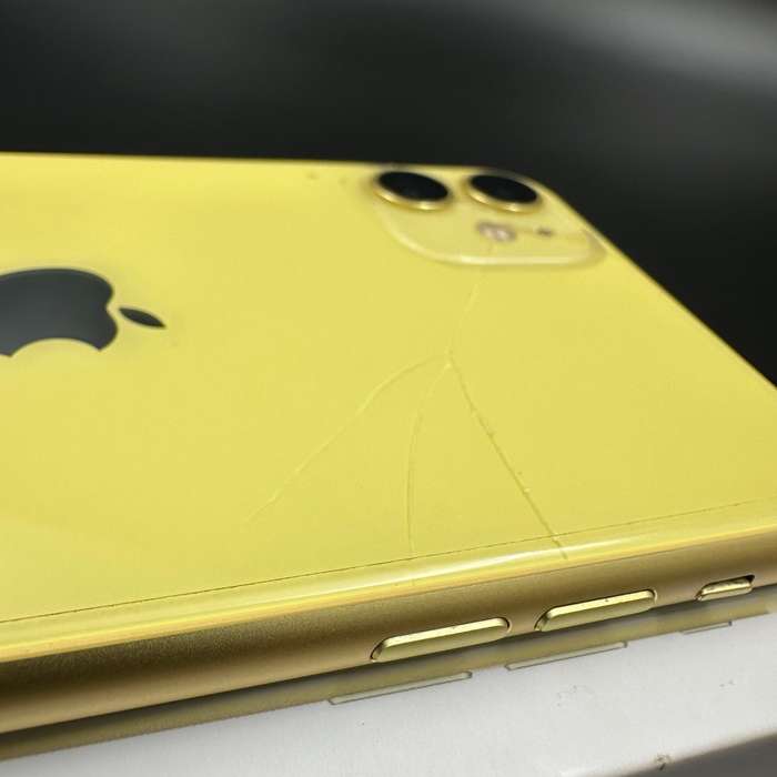 iPhone 11 256GB Yellow (Cracked Back)