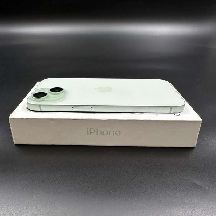 iPhone 15 256GB Green