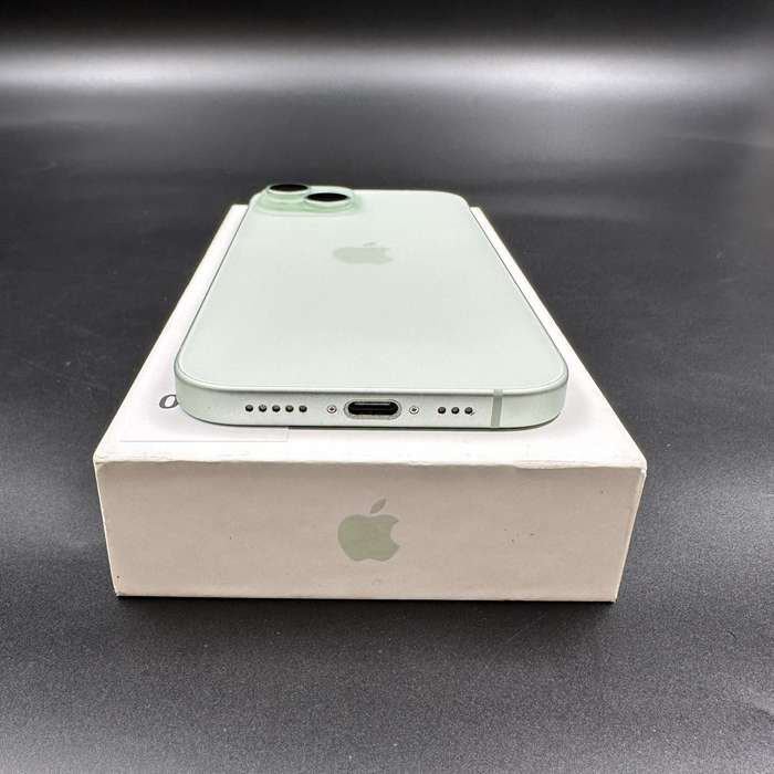 iPhone 15 256GB Green