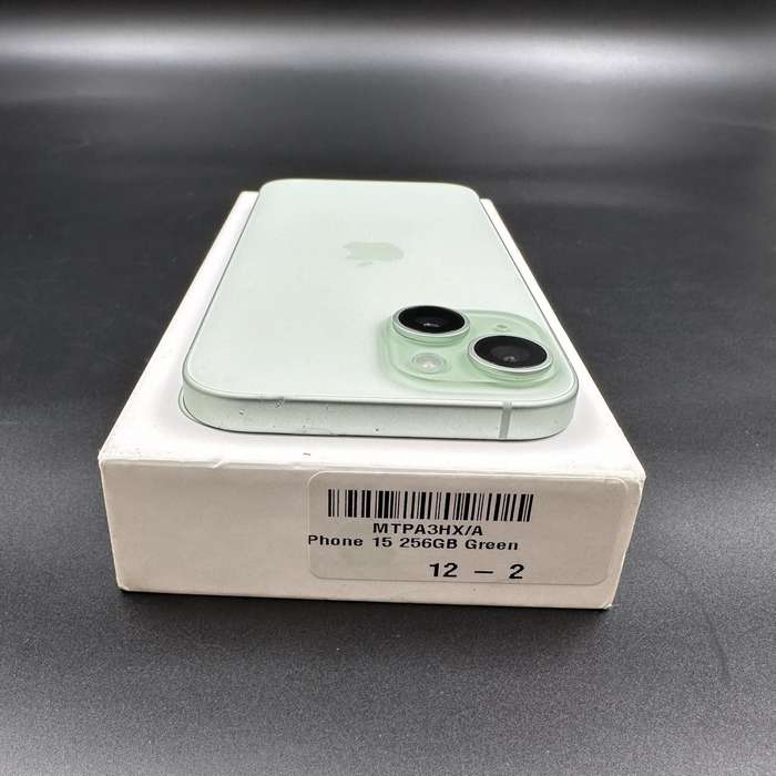 iPhone 15 256GB Green