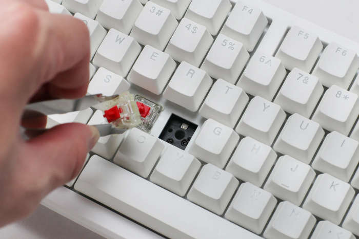Ducky Keyboard Zero 6108 100% Mechanical Wireless Keyboard; RGB; USB 2.0 / 2.4GHz / BT - White - ...